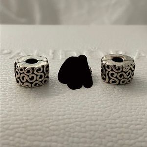 2 Pandora clips